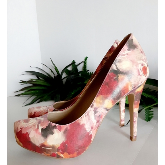 Bcbgeneration Washed Floral Parade Platform Pump - Picture 2 of 14
